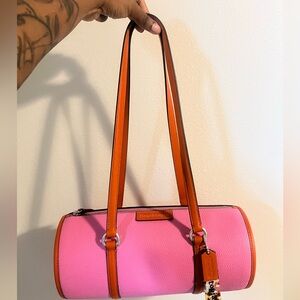 Orange and Pink Barrel Bag In Coachtopia Leather
LIKE NEW!!🩷🧡